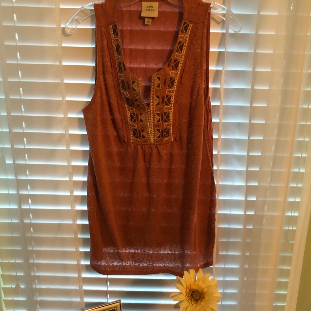 V-neck tank top